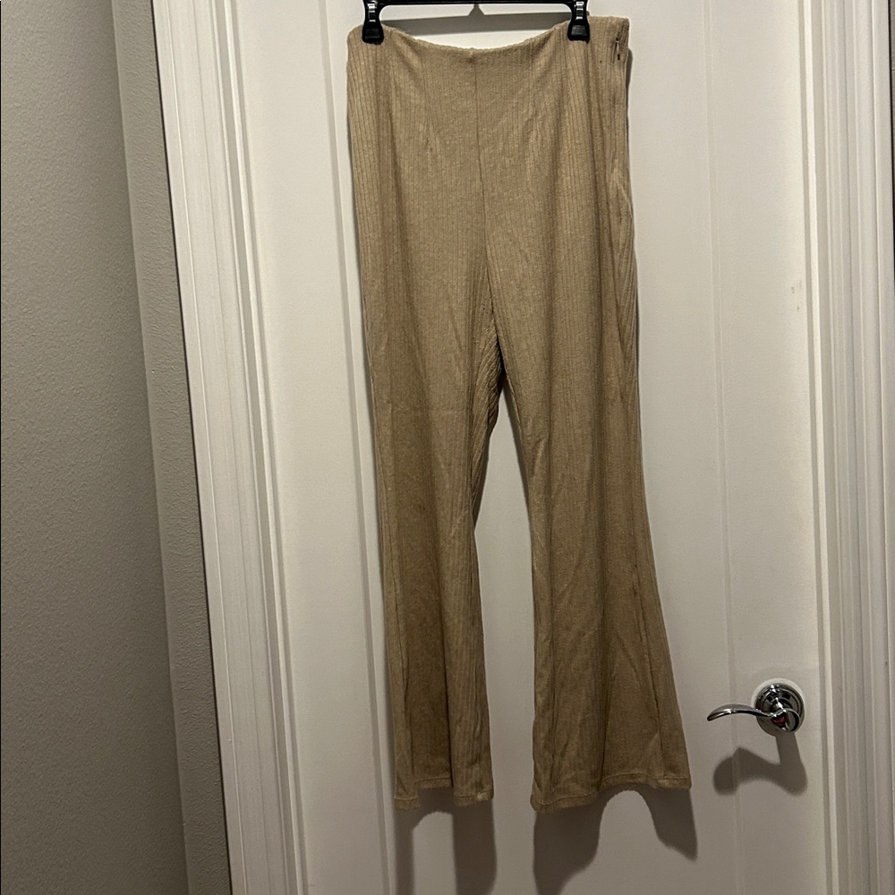 HALARA Beige Ribbed Pants
